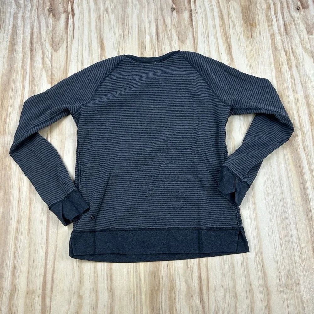 Lululemon Women's 8 Gray Reversible Lightweight Long Sleeve Crewneck Shirt